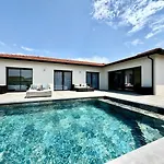 Villa Aurora Piscine 7 Personnes *