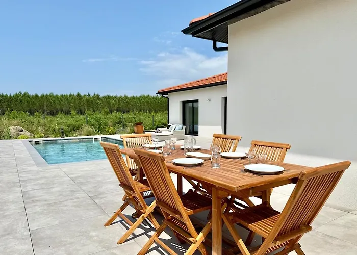 Aurora Piscine 7 Personnes Mios